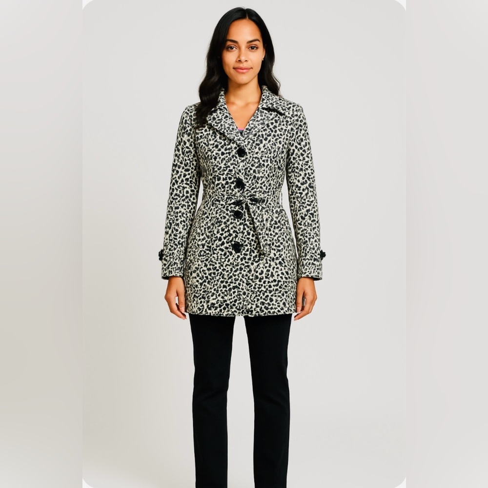 Leopard print single-breasted blazer with hot pink lining.